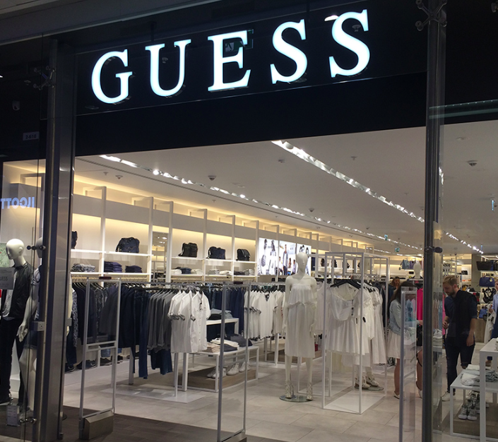 Распродажа в Guess