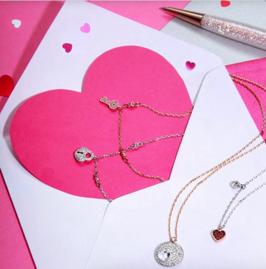Серьги в подарок в Swarovski